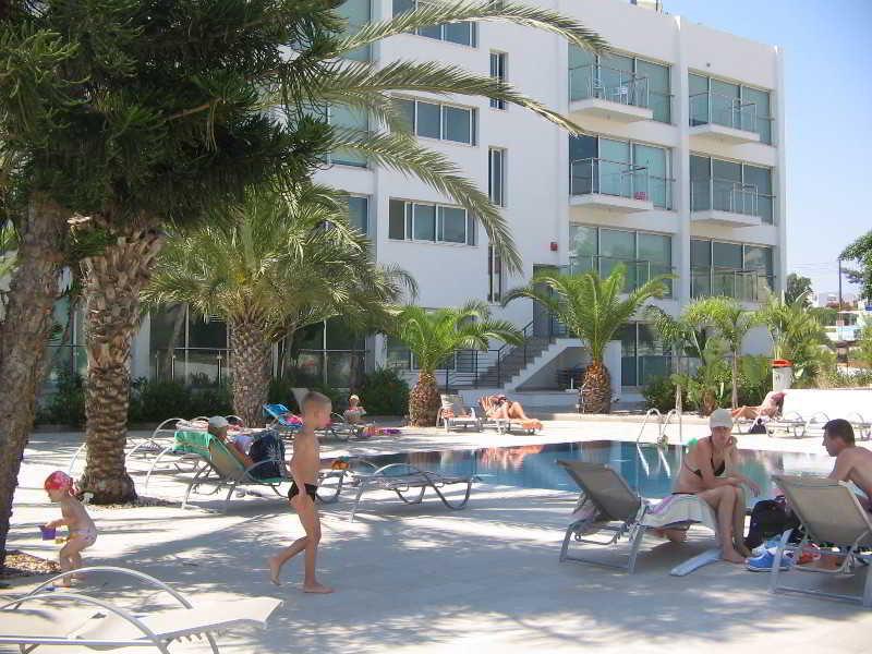 Апарт-отель Coralli Beachfront 3*