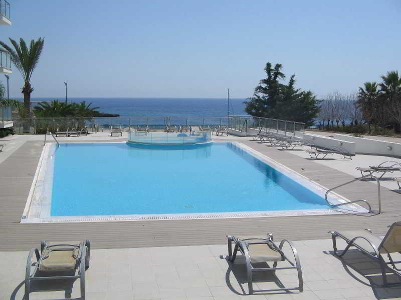 Coralli Beachfront Апарт-отель 3*