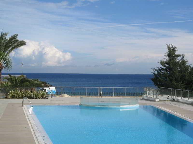 Ξενοδοχείο με διαμερίσματα Coralli Beachfront Πρωταράς